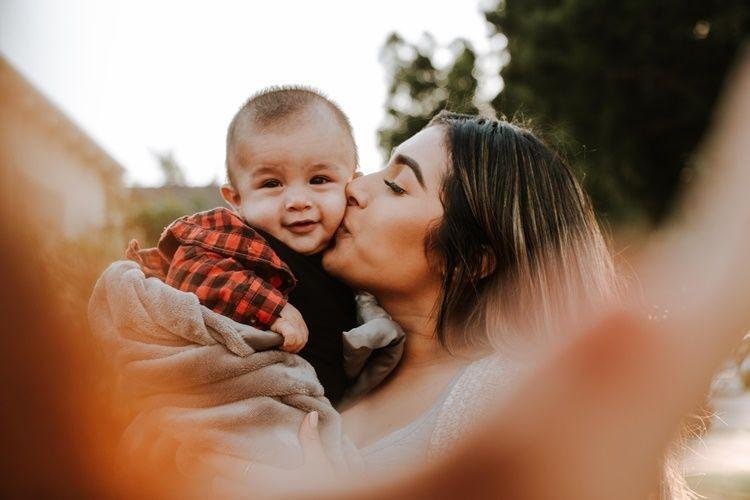 Read more about the article Mimpi Menggendong Bayi ? Salah Satu Artinya Mendapatkan Rezeki Nih Moms